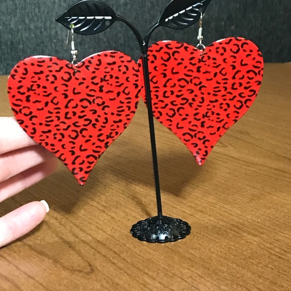 Jewelry - ☀️WEEKEND SALE☀️ ☀️Red leopard print heart earrings